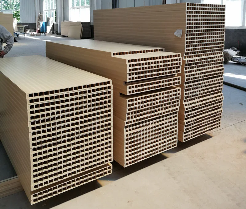 Quae materia plastica aptae sunt ad ianuam WPC fabricandam?