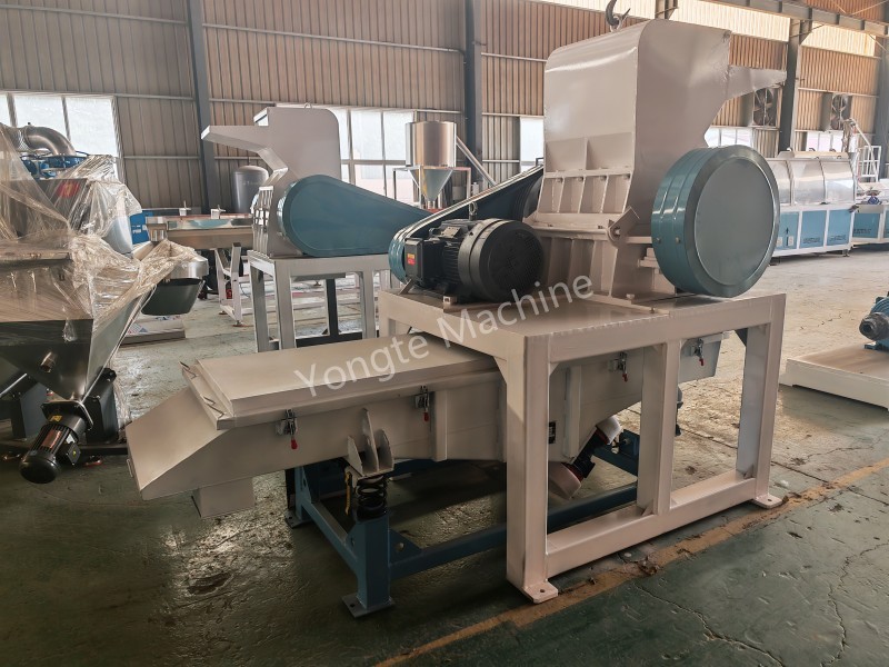 Plastic Redivivus comprimens cum Integrated Vibrating Screening System