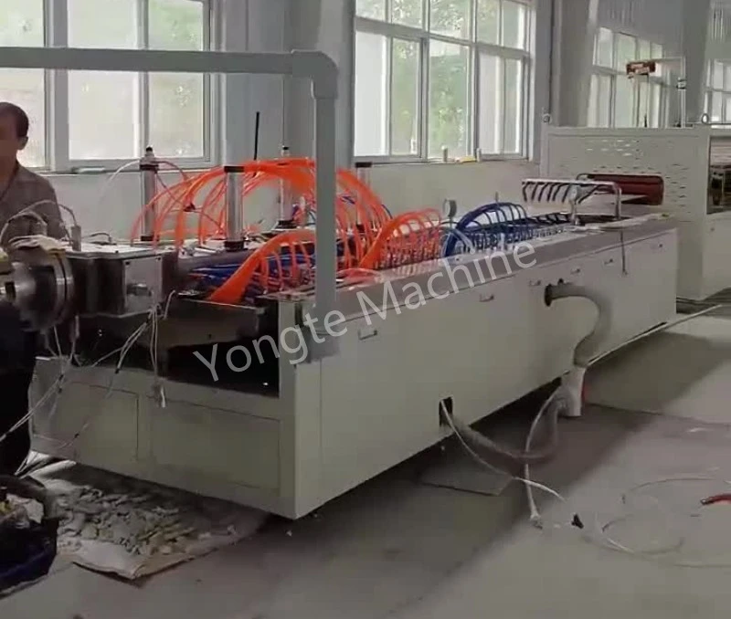 PVC Wall Panel extrusionem linea Installed Feliciter in China
