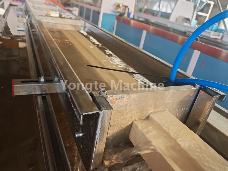 PVC WPC porta profile machina