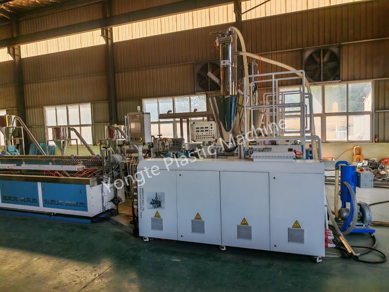 WPC Extruder Machina